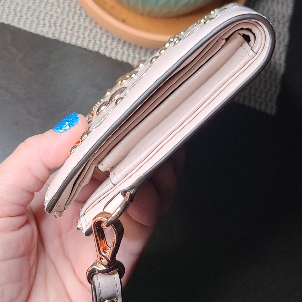 *****SOLD******Gorgeous Michael Kors wristlet wallet - Picture 14 of 17